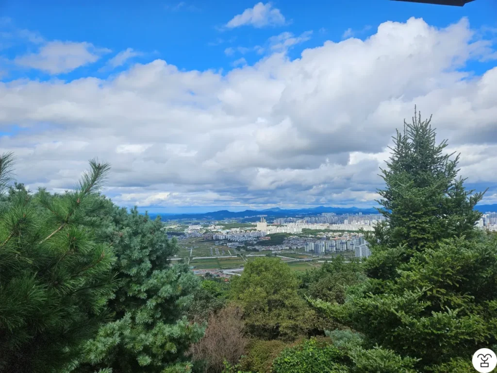 View of Unjeong from the summit of Simhak Mountain