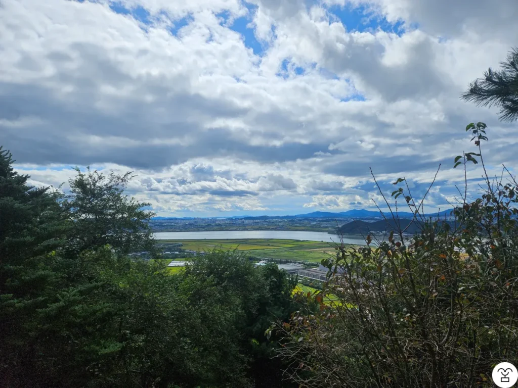 View of the Han River from the summit of Simhak Mountain
