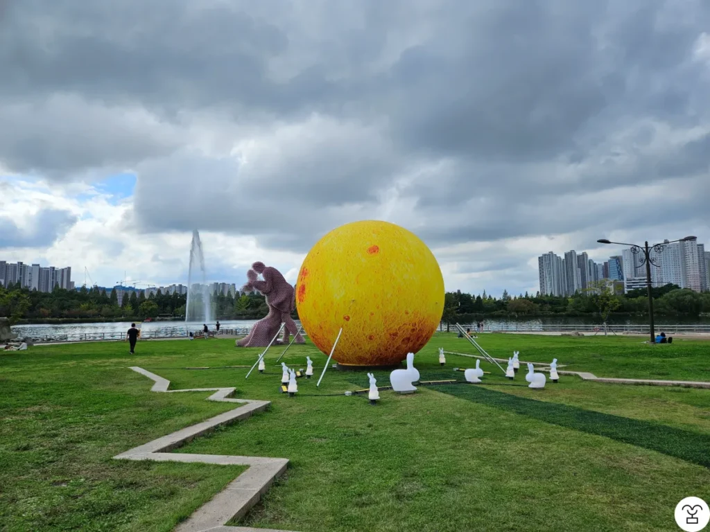 Full Moon at Hanul Square