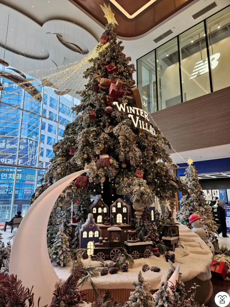 The Christmas tree on the second floor