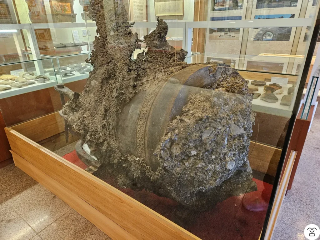 There was a major fire at Naksansa Temple in 2005.
Let’s take a look at the indoor exhibition as well.