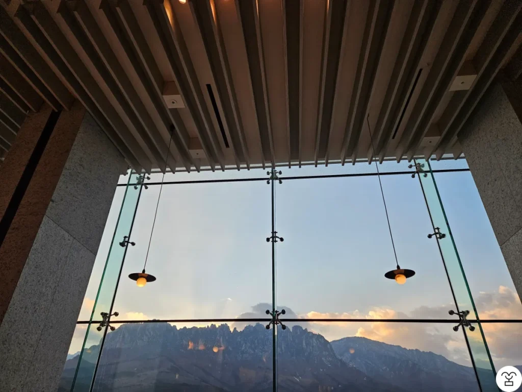 A view of Ulsanbawi from “Delpino The Ambrosia