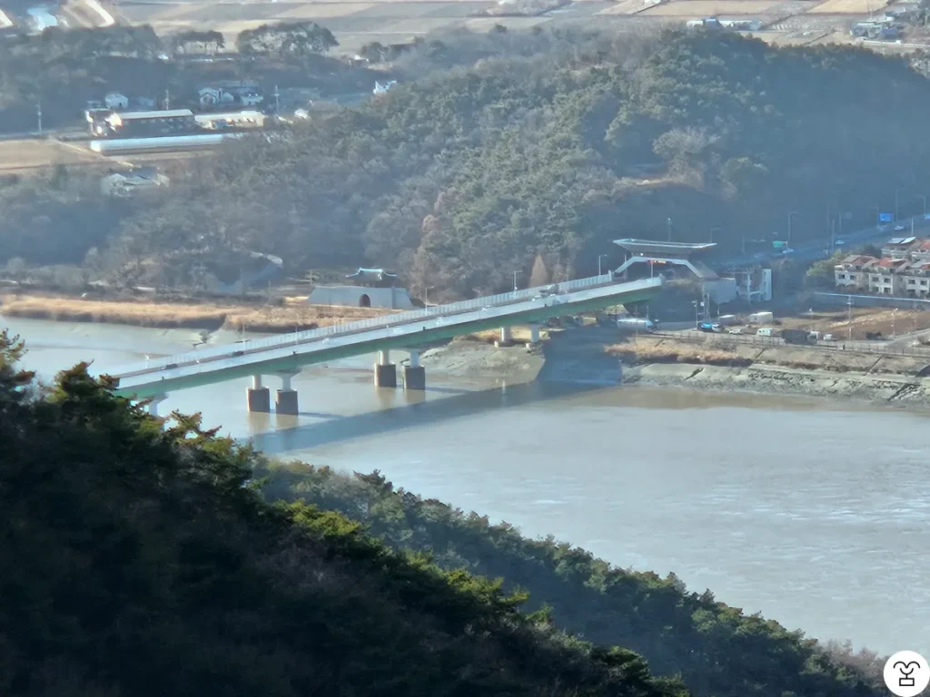 Ganghwa Bridge as seen from Munsusan Observatory (close-up shot)