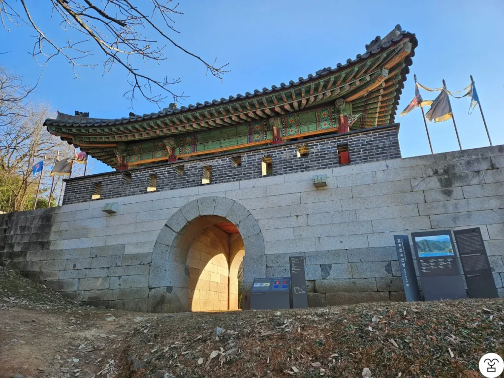 Outside the North Gate of Munsusanseong Fortress
